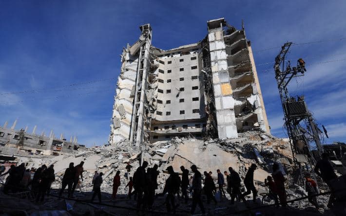 Izraeli sulmon një ndërtesë banimi në Rafah, raportohet për dhjetëra të plagosur