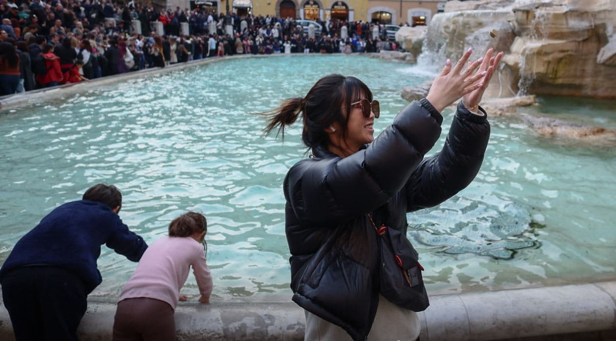 Çfarë ndodh me monedhat e hedhura në shatërvanin Trevi të Romës?