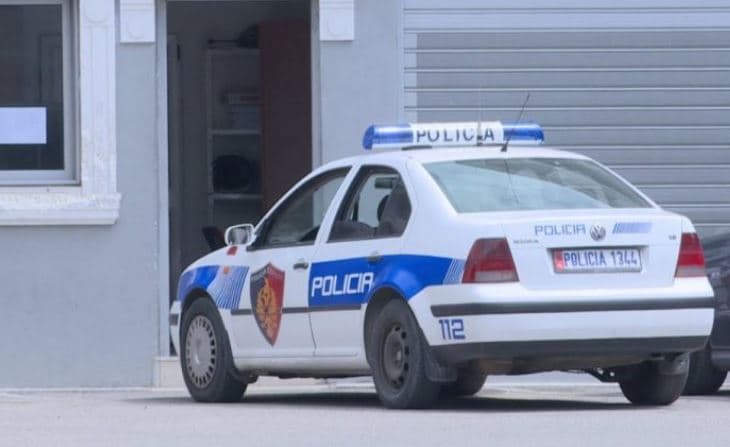 Përndiqte një vajzë si dhe goditi pronarin e subjektit ku ajo punon, arrestohet 23-vjeçari në Tiranë