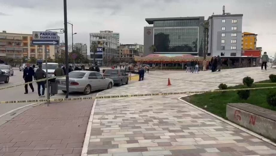 Fier, vritet me thikë një person (VIDEO)