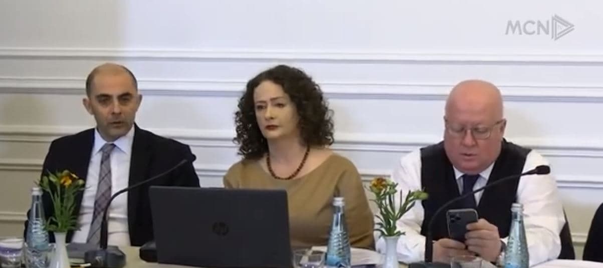 “Betejë politikë kundër SPAK e Ramës”/ Malltezi me avokatët: Lejoni Berishën në Kuvend! (VIDEO)