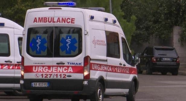 Shembet kolona e një banese, humb jetën 64-vjeçari në Elbasan