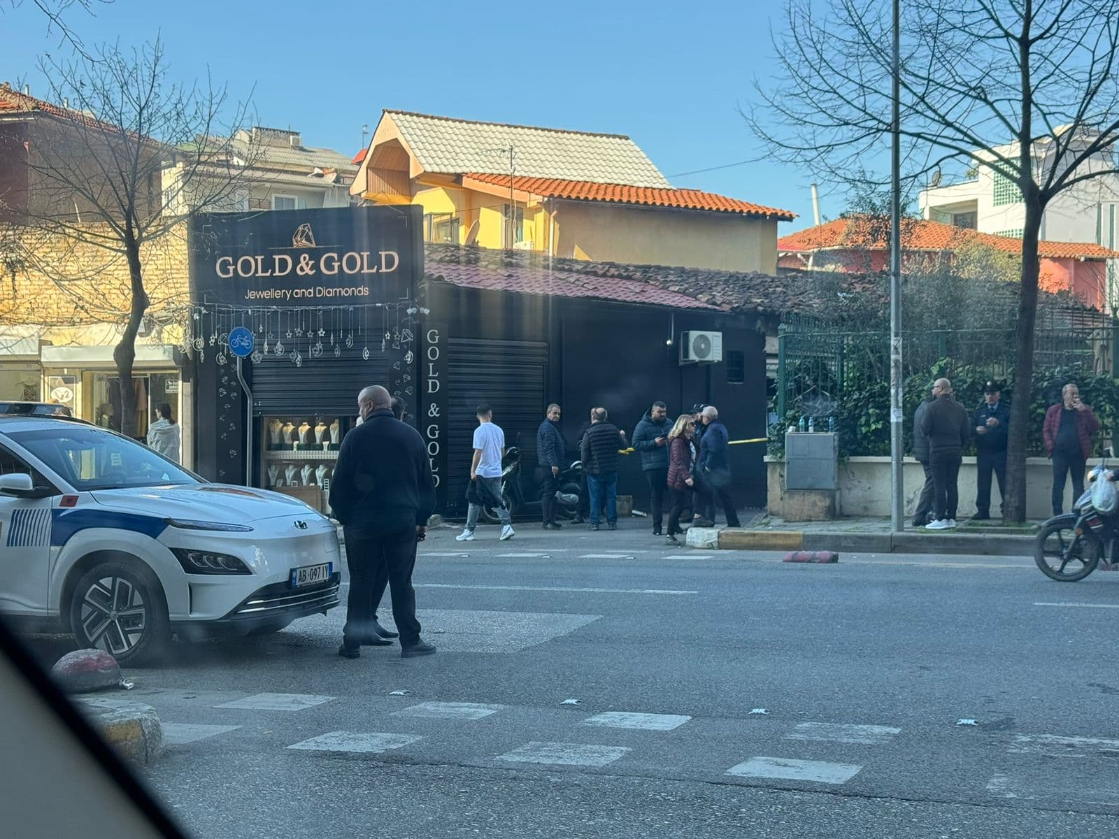 Grabitet gjatë natës argjendaria në Tiranë