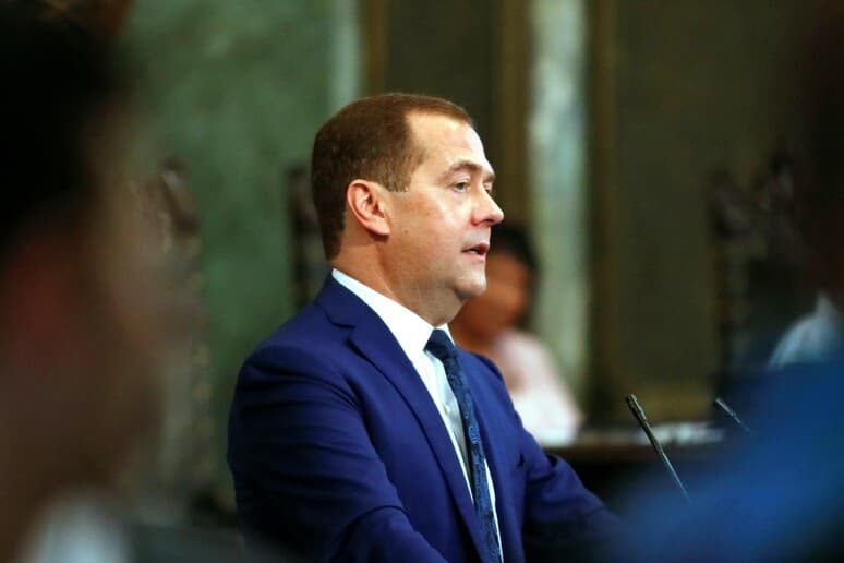 Medvedev: Kievi duhet të dorëzohet pa kushte
