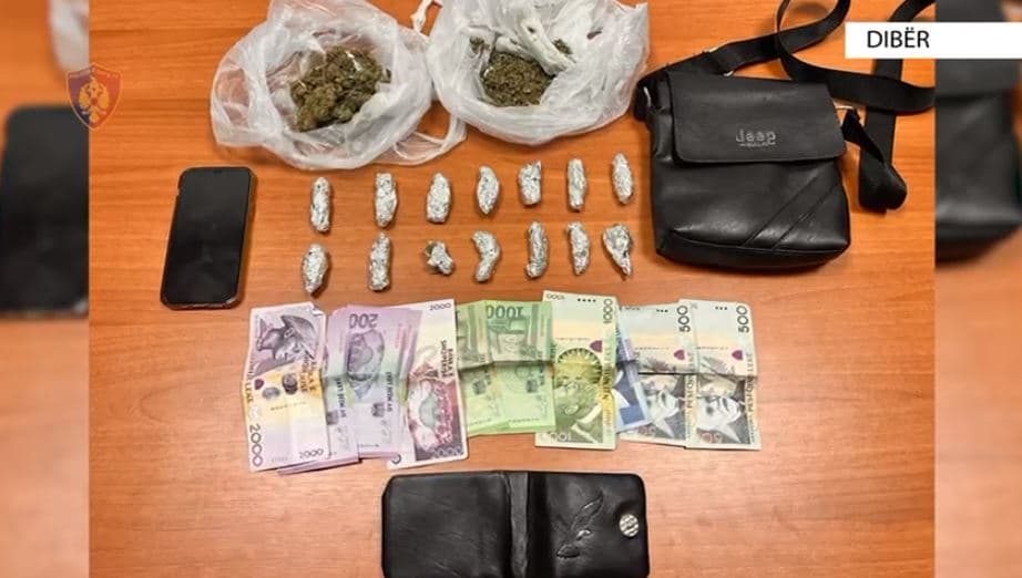 Shpërndanin kanabis në shkolla dhe lokale në Bulqizë, arrestohet një person, një tjetër në kërkim