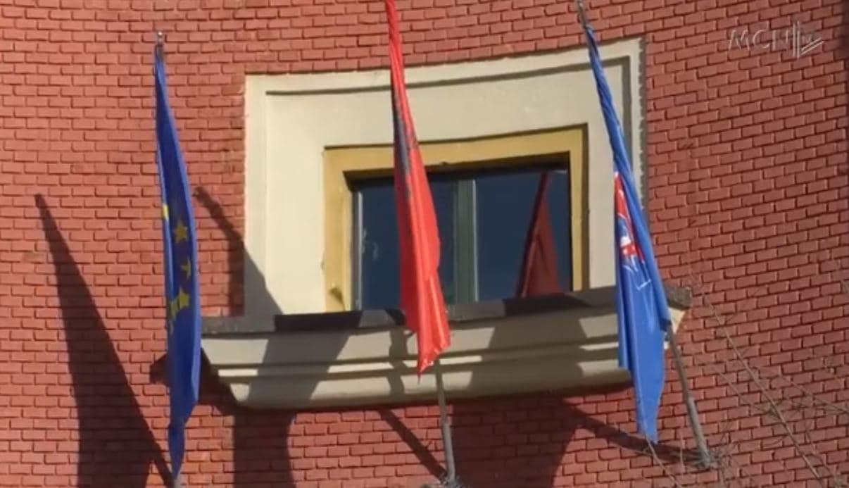 “Pesë drejtorë në bashki shpërblehen me leje ndërtimi”, Këlliçi: Kanë aplikacion komunikimi me Veliajn