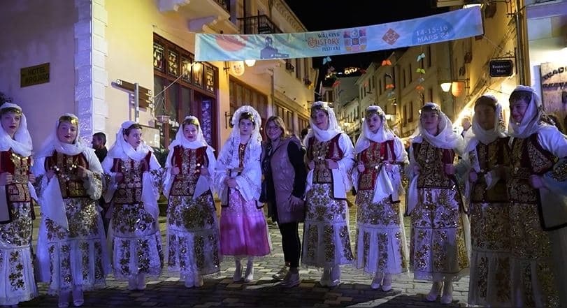 “Të ecësh me historinë” bën bashkë artistë të traditës dhe muzikës bashkëkohore në Gjirokastër