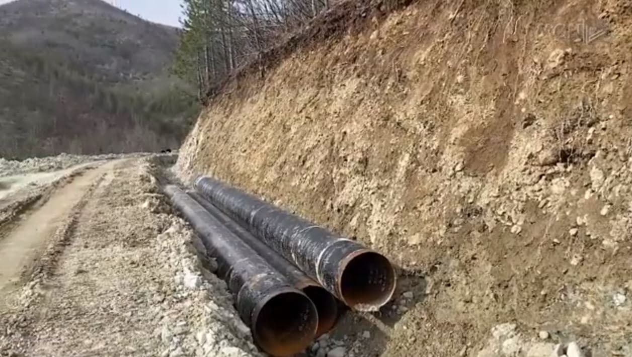 Beteja për HEC-in, vazhdojnë ndërtimet në Mirditë/ Banorët: Punimet vijojnë edhe pas pezullimit nga Bashkia (VIDEO)