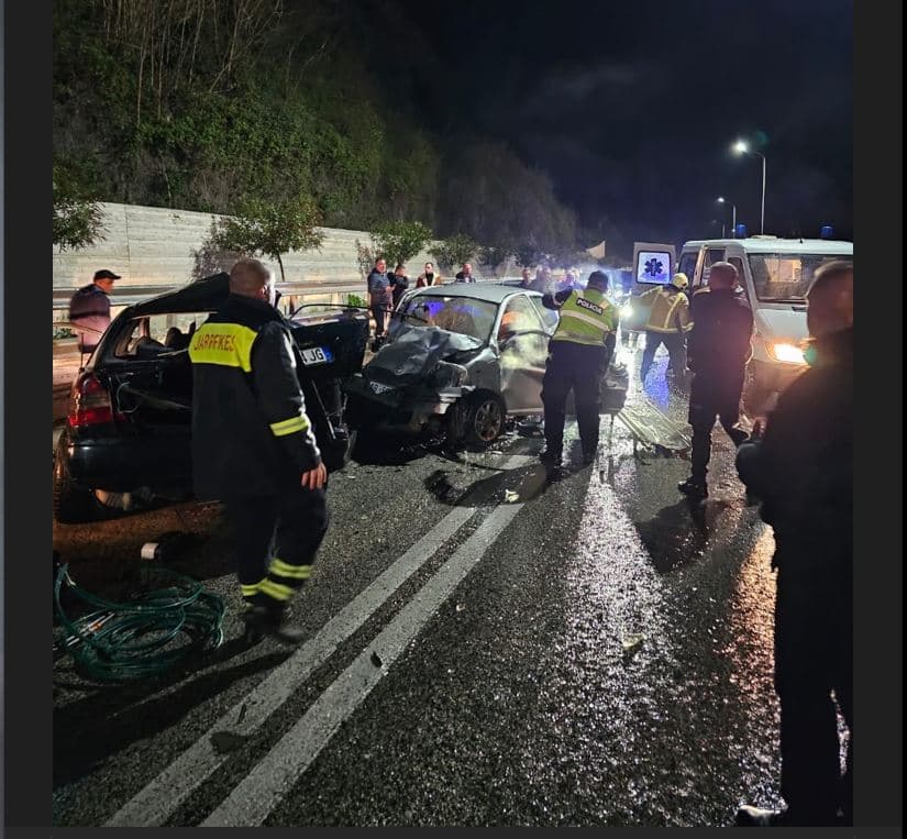 Aksidenti me katër të vdekur në Tepelenë/ Arrestohet drejtuesi i automjetit të përshirë në të