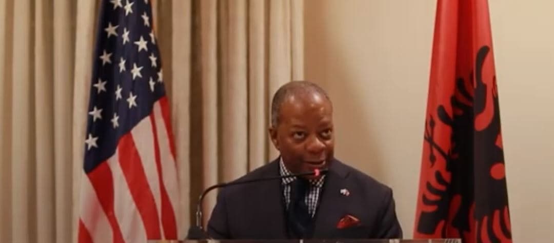 “SPAK të mos dorëzohet!”/ Robinson: SHBA ju mbështet, sillni ndryshimin (VIDEO)