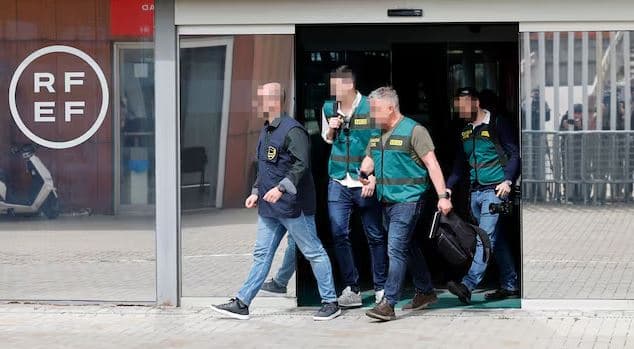 Policia bastis selinë e Federatës Spanjolle të Futbollit, akuza për korrupsion