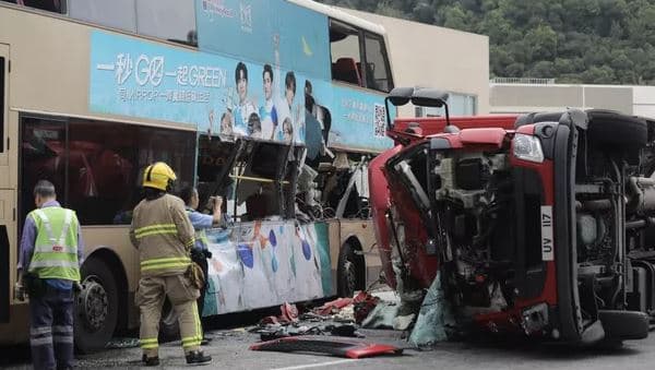 Aksidentohet autobusi në Kinë, 14 të vdekur dhe 37 të plagosur