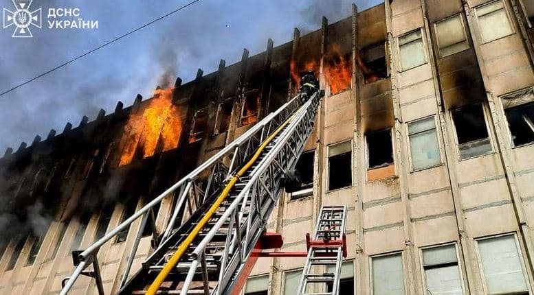 3 të vdekur dhe 5 të plagosur nga sulmet ajrore ruse në Kharkiv