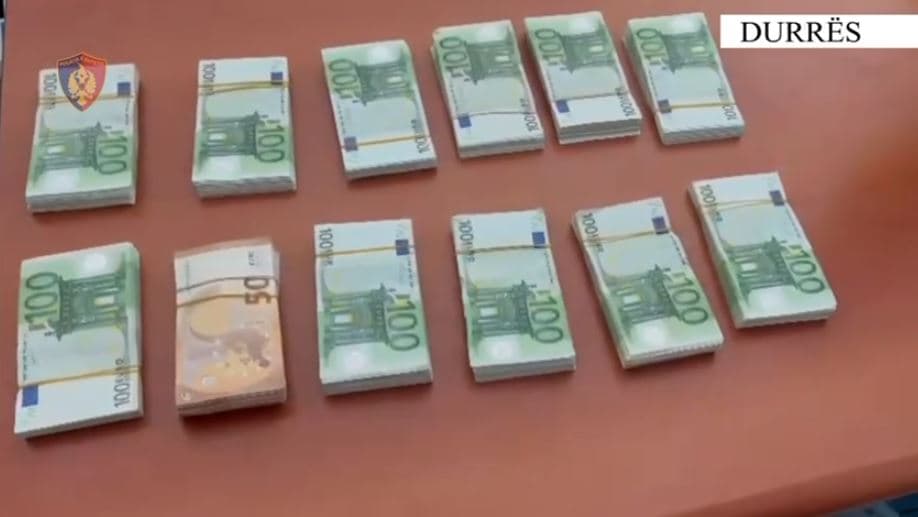 Në makinë me 116 mijë euro të padeklaruara, arrestohet një person në Durrës