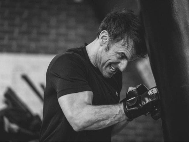Fotot e Macron me doreza boksi, ironia e francezëve në rrjetet sociale: Si Rocky Balboa