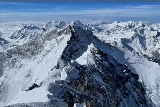 Rregulli i ri në Everest, alpinistët duhet të vendosin jashtëqitjet në çanta organike