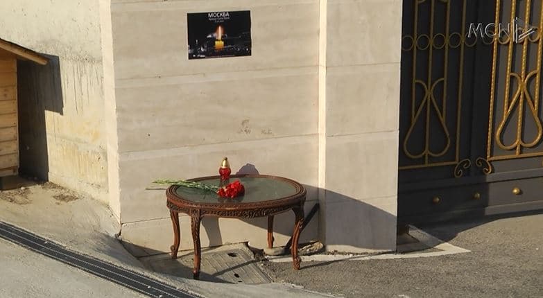 Tirana hesht për sulmin në Moskë/ Ambasada ruse: Ngushëllimet, nga qytetarët e thjeshtë