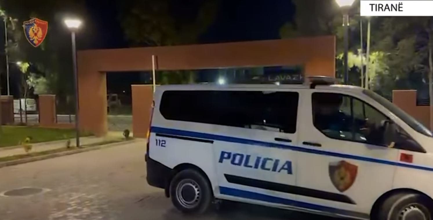 Tiranë/ Me kallashnikov në banesë, arrestohen babë e bir