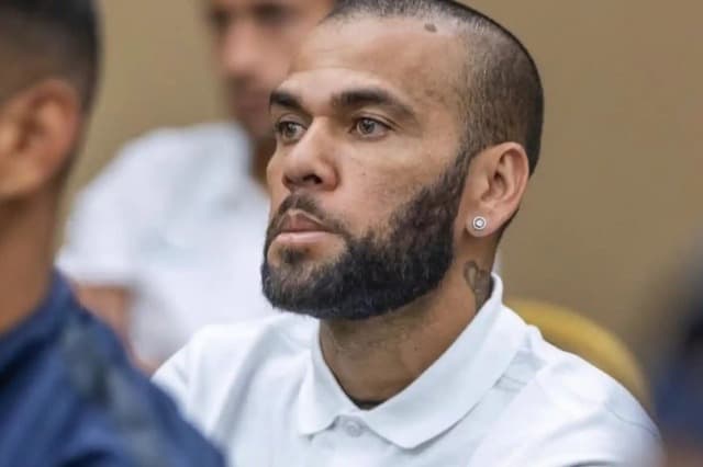 Paguhet garancia, Dani Alves fiton lirinë