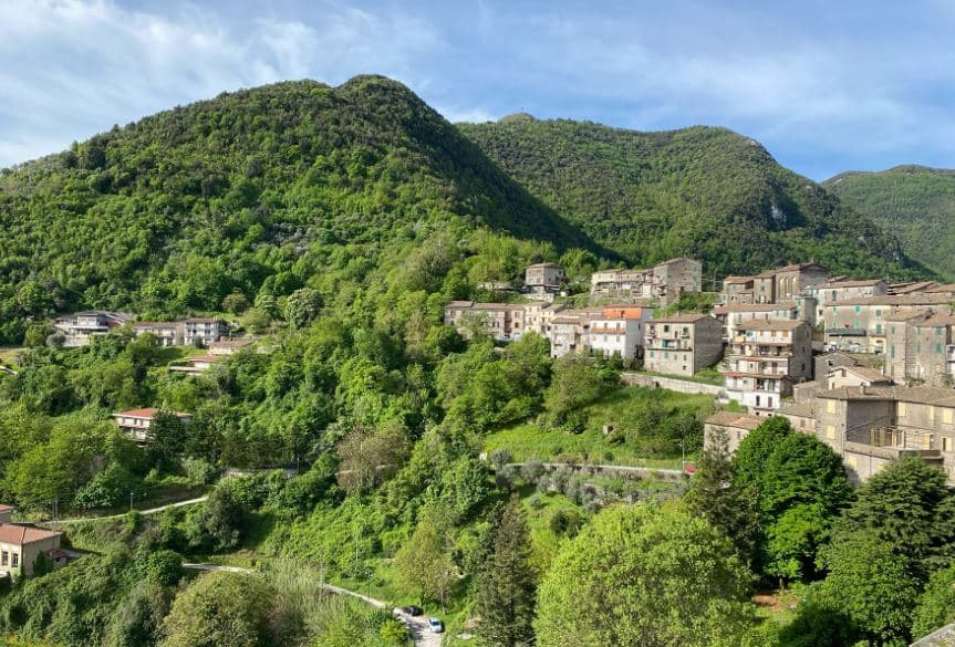 Në jug të Romës, ky qytet italian po lufton të shesë shtëpitë e tij bosh për një euro