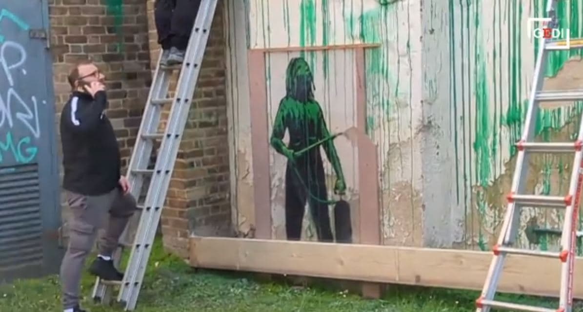 Në ndjekje të Banksy-t, videoja që ngriti dyshime