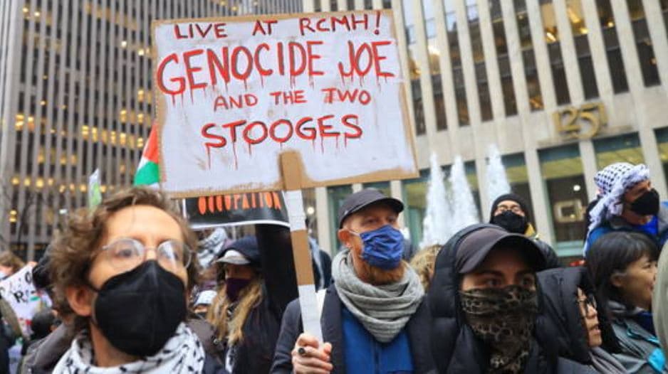 Protestuesit pro palestinezë sulmojnë Biden-in, Obamën dhe Clinton-in (VIDEO)