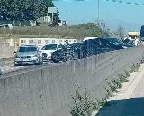 Aksident në Durrës, përfshihen disa makina