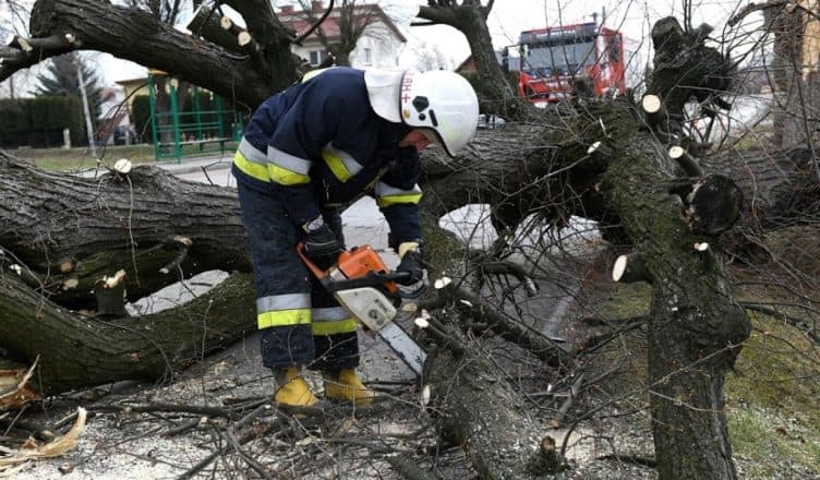 Viktima në Poloni dhe Zvicër për shkak të motit, Filipinet në alarm nga vala e të nxehtit