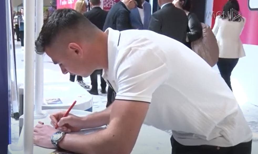 2 mijë vende të lira pune/ Zhvillohet panairi “work and study”, kërkohen të rinj (VIDEO)
