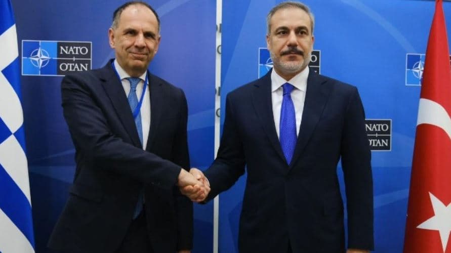 Ministri i Jashtëm grek takon homologun turk në prag të vizitës së Mitsotakis në Ankara 