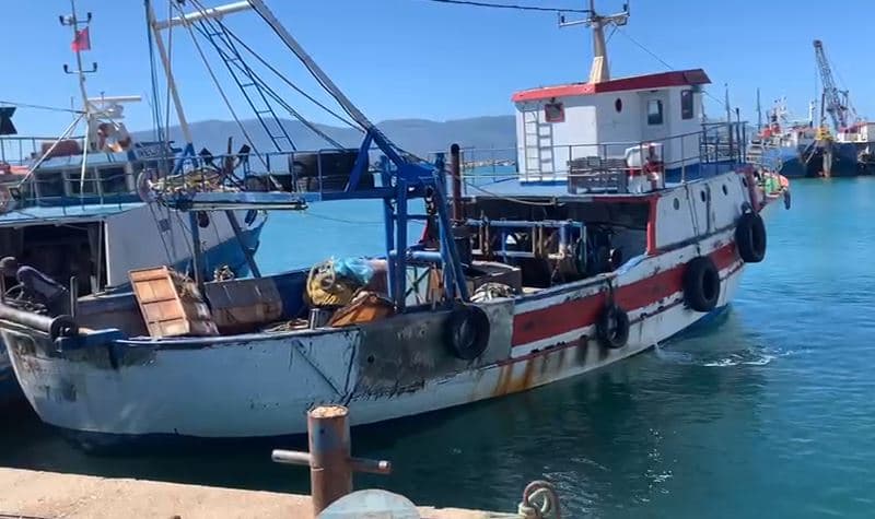 Pësoi defekt, bllokohet për më shumë se 12 orë në det peshkarexha me tre anëtarë