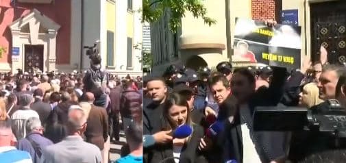 Protesta/ Këlliçi: Shumë shpejt i gjithë grupi i strukturuar kriminal që fshihet brenda mureve të bashkisë do të përfundojë në burg