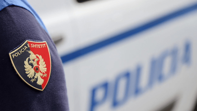 Vodhën me thyerje dy kioska në Elbasan, arrestohen dy persona