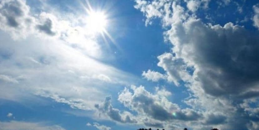 Temperatura deri në 30 gradë, njihuni me parashikimin e motit për sot