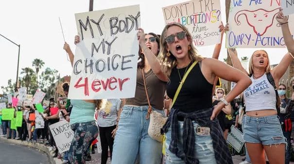 Ndalohet aborti thuajse në të gjitha rastet në Arizona/ Biden kundër Gjykatës së Lartë 