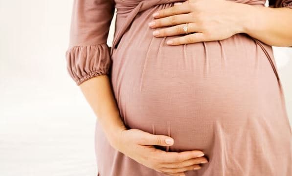 Shtatzënia mund të përshpejtojë plakjen biologjike