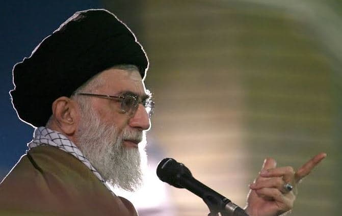 Izraeli, Khamenei-t: Nëse na sulmoni, ne do të reagojmë