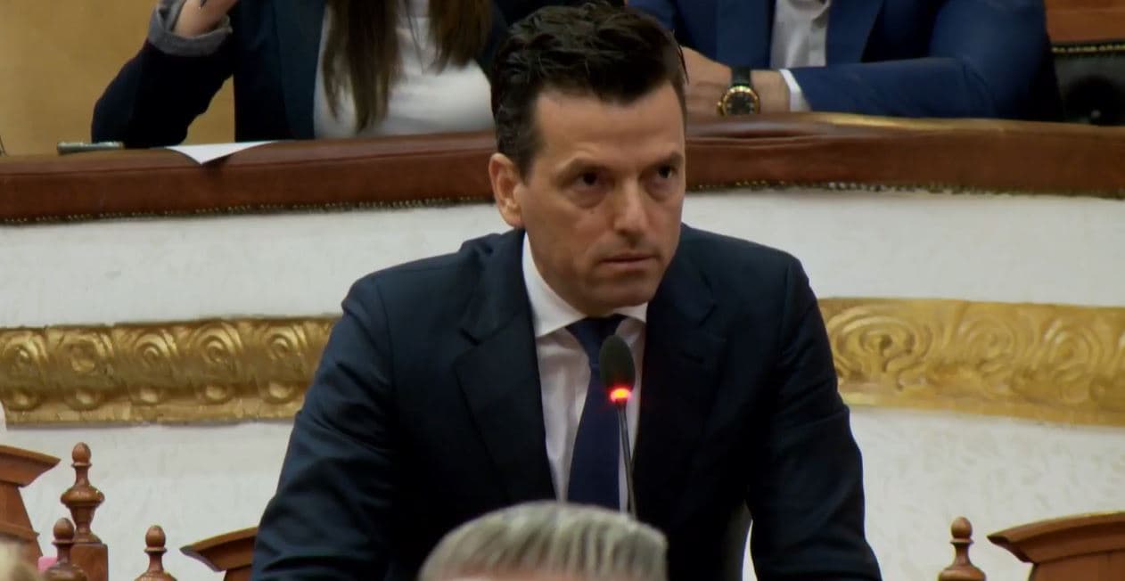 Shehaj: Grupi i Bashës i shpëtoi mandatin Olta Xhaçkës  