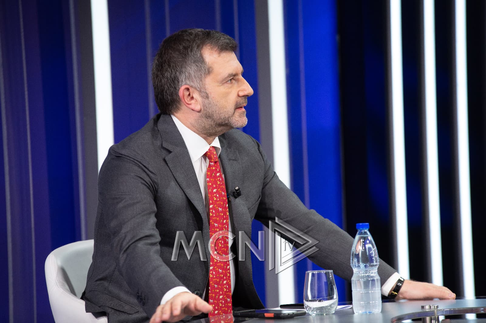 Bushati: Mediat blihen me lekët e çantave që dalin nga korrupsioni i tipit 5D