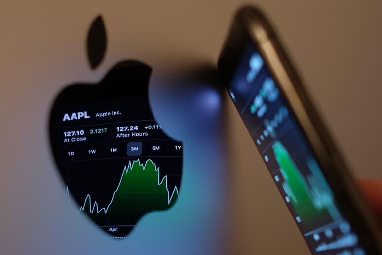 Apple paralajmëron përdoruesit në 92 vende për sulme kibernetike