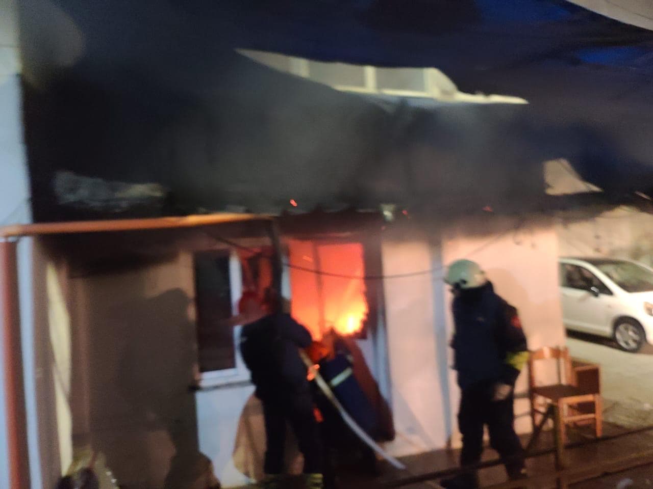 Digjet një dyqan në Gjirokastër