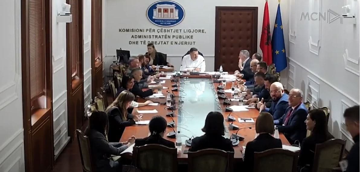 Balla e Bardhi përplasen për ‘Prefektin’/ Opozita kritikon projektligjin: Doni të kapni bashkitë! (VIDEO)