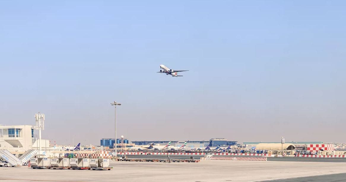 Moti i keq përfshin Dubain, përmbyten rrugët dhe qendrat tregtare/ Aeroporti Ndërkombëtar devijon fluturimet