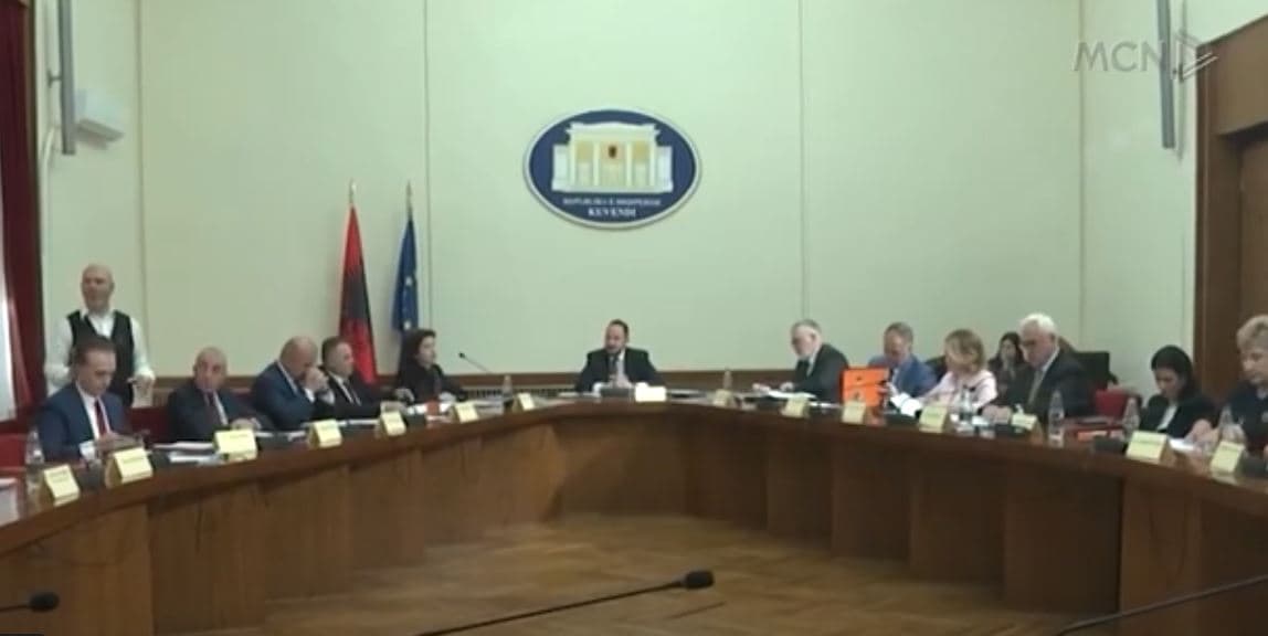 Drejt dështimit komisioni për TIMS/ Salianji, akuza maxhorancës për tërheqje nga votimi (VIDEO)