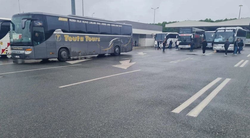  “Hakmarrje ndaj votimit pro Kosovës në KiE”/ Serbia bllokon disa autobusë kosovarë në kufi me Kroacinë