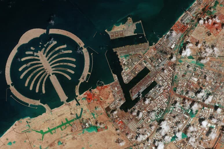 Përmbytja e Dubait, pamjet nga sateliti