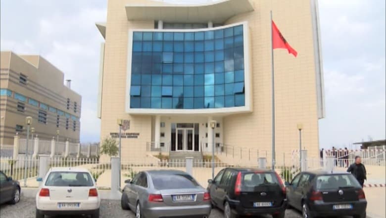 Prokuroria e Shkodrës sekuestron biznese, pasuri të paluajtshme dhe 97 automjete në pronësi të një shtetasi