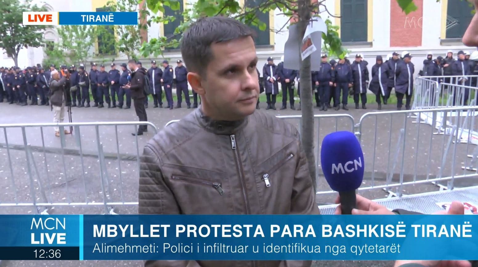 Alimehmeti denoncon: Mes turmës kishte policë të infiltruar që tentuan provokime dhe të tjerë pa numra identifikimi! (VIDEO)