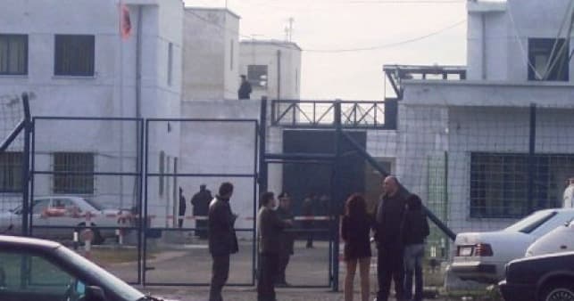 Amnistia penale/ Nga burgu i Drenovës lirohen 54 të burgosur, ulje dënimi për 73 të tjerë