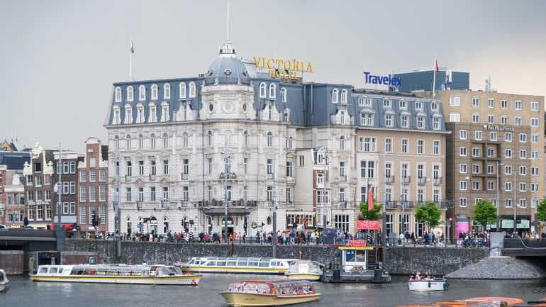Amsterdami ndalon ndërtimin e hoteleve të reja për të ngadalësuar turizmin